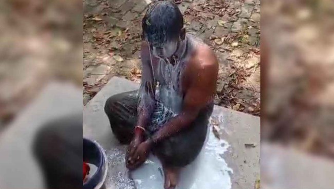 দুধ দিয়ে গোসলের পর ১৪ বছরের দাম্পত্য জীবনের সমাপ্তি ঘোষণা